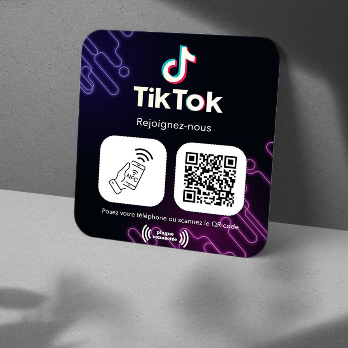 Plaque NFC TikTok avec QR code pour faire découvrir son profil